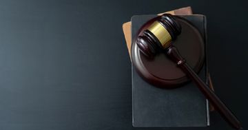 Salah Kaprah Seputar Penggunaan Jasa Hukum dari Advokat dan Pengacara